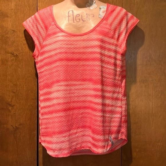 Under Armour Tops - Under Armour HeatGear Activewear Top Size Medium